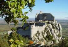 Château de Crussol: Ein majestätischer Blick in die Vergangenheit Chateau-de-Crussol