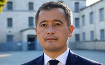 Wenn die Uhr der Justiz schneller tickt als ihre Verfahren Darmanin_Gefaengnis_Justiz_Illustration