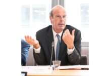 Französischer Staatshaushalt: Wirtschaftsminister Lombard plädiert für maßvolle Steuererhöhungen Eric_Lombard_(Wikipedia)