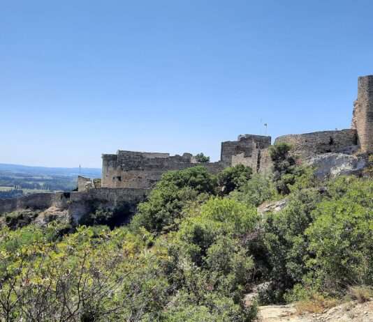 Eine Zeitreise in die Vergangenheit: Besuch der Forteresse de Mornas Forteresse_de_Mornas_2021