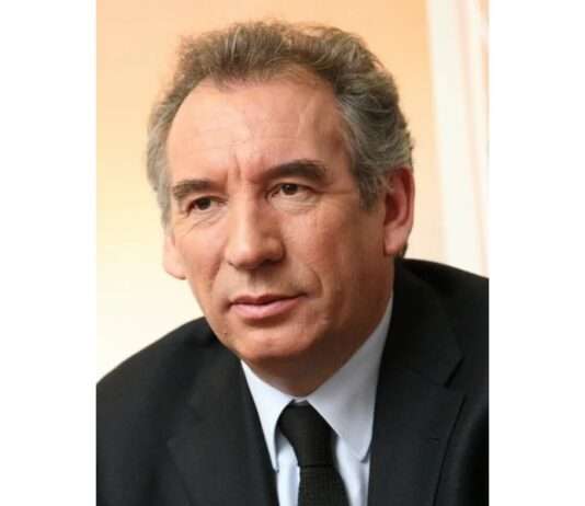 François Bayrou: Ein Premierminister auf dünnem Eis – Kann er sich eine politische Mehrheit sichern? Francois_Bayrou_2010_Wikipedia
