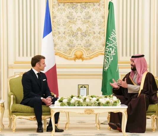Misstrauensvotum: Macron zwischen Saudi-Arabien und der Regierungskrise Macron_MBS