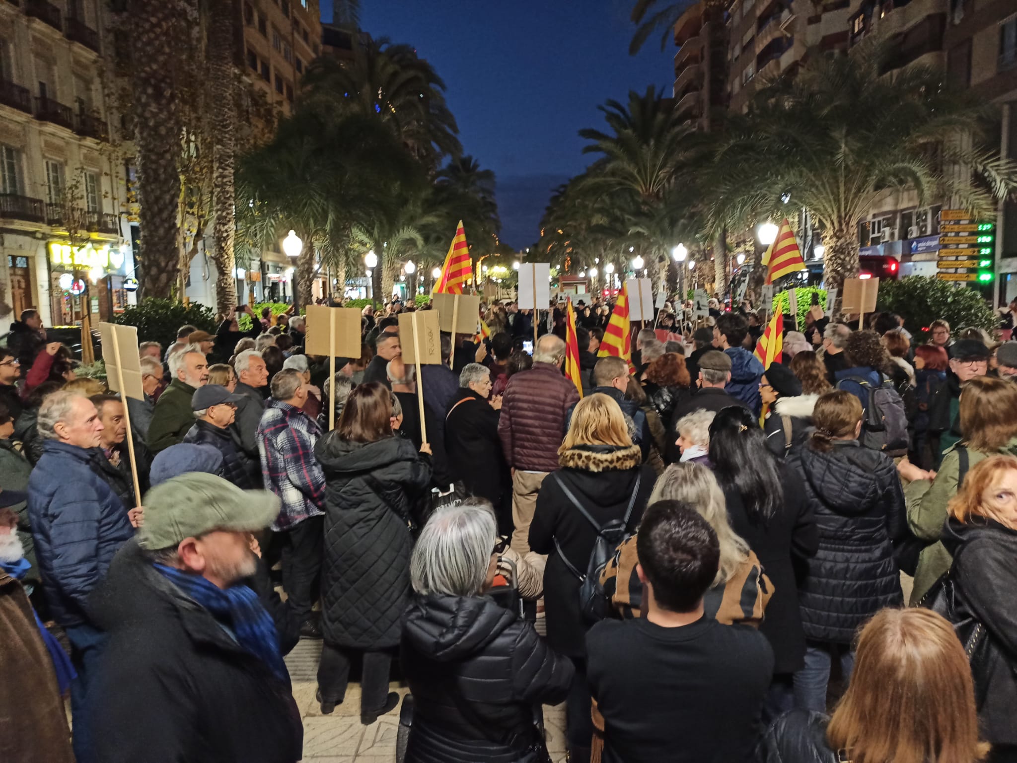 Proteste in Valencia: Wut über mangelhafte Reaktion auf tödliche Überschwemmungen