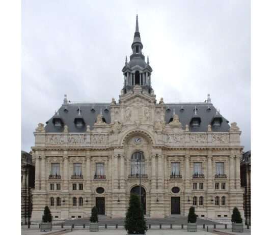 Roubaix: Eine Reise durch Kunst, Geschichte und Kultur Hôtel_Ville_Roubaix_Wiki