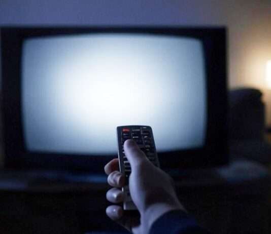 Veränderte Senderlandschaft im französischen TV: Neue Nummern, neue Kanäle, neue Gesichter TV_Panne_Illustration