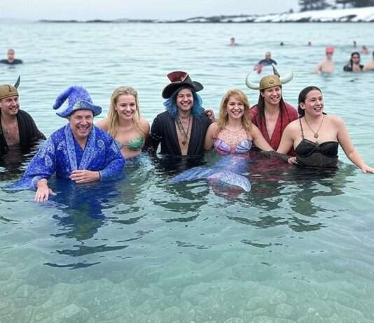 Jahresabschluss im kalten Nass: Ein erfrischendes Ritual in der Bretagne Winterbaden_Illustration