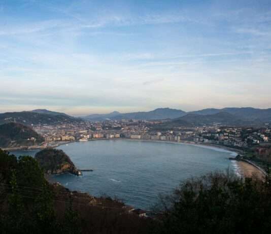 Weihnachtszauber im Baskenland: Eine Reise durch die schönsten Weihnachtsmärkte San_Sebastian