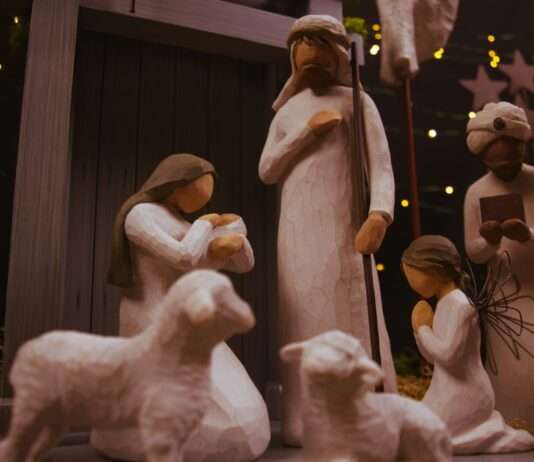 Lille im Advent: Magische Weihnachtsmärkte im Herzen Nordfrankreichs Weihnachtskrippe