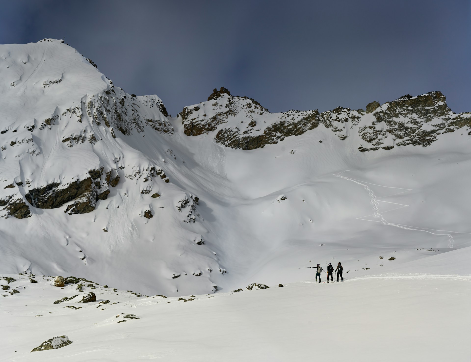 Lawinengefahr in Skigebieten: Präventive Sprengungen für mehr Sicherheit