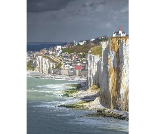 Ault: Ein Geheimtipp an der picardischen Küste mit normannischem Flair Ault_Felsen_Picardie