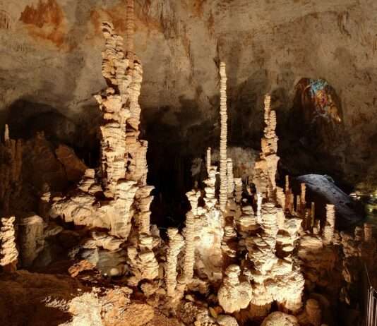 Grand Site de l’Aven d’Orgnac – Eine Reise in die Tiefen der Zeit Aven_Orgnac_salle_sup-1