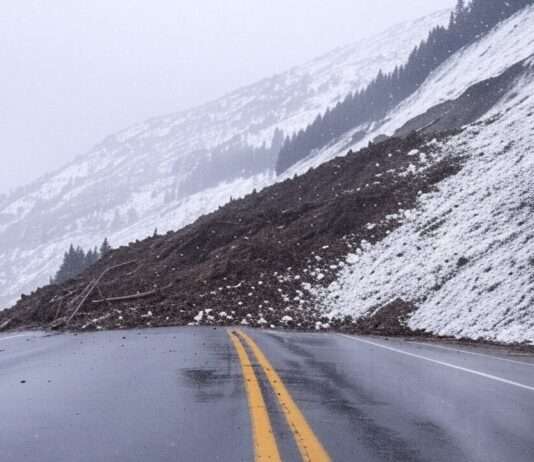 Savoie: 2.000 Kubikmeter Fels verschütten Départementstraße – Wochenlange Sperrung droht Bergrutsch_Illustration