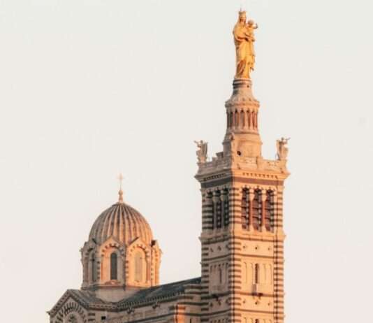 Marseille im Goldglanz: Wie die „Bonne Mère“ dank Tausender Spender wieder erstrahlt Bonne_Mere_Marseille