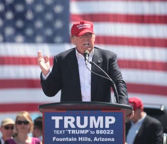 Donald Trump: Vom Showman zum Präsidenten – Der Außenseiter auf dem Weg ins Weiße Haus Donald_Trump_by_Gage_Skidmore_5