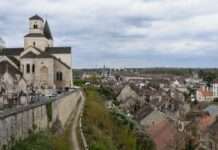 Châtillon-sur-Seine: Ein Spaziergang durch Geschichte und Natur Eglise_Saint-Vorles_dominant_Chatillon-sur-Seine