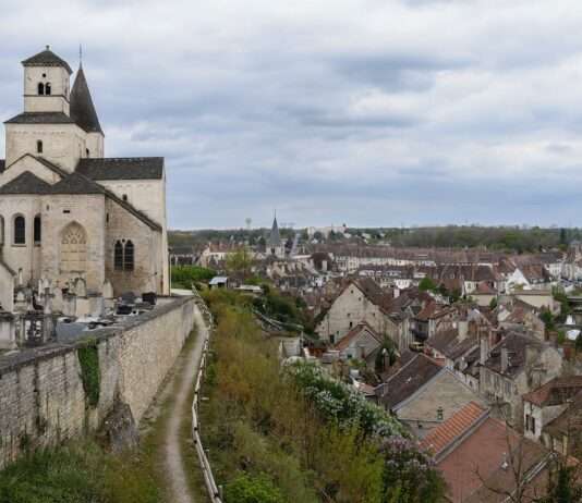 Châtillon-sur-Seine: Ein Spaziergang durch Geschichte und Natur Eglise_Saint-Vorles_dominant_Chatillon-sur-Seine