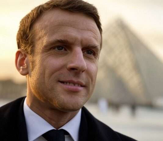 Emmanuel Macron: Die symbolische Bedeutung seines Besuchs im Louvre Emmanuel_Macron_Louvre_Illustration