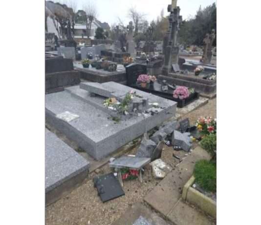 Vandalismus an der Grabstätte von Jean-Marie Le Pen Grab_Jean-Marie-le-Pen_ScreenX