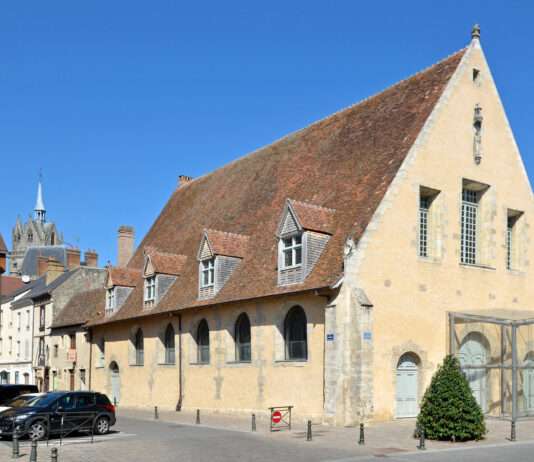 Sarthe: Wie eine Kleinstadt ihre Schulden halbierte – Ein Modell für Sparsamkeit La_Ferte-Bernard_-_Halles_01