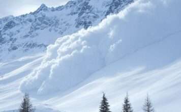 Wenn der Schnee zur Bedrohung wird: Ausnahmezustand in den Alpen nach Sturm „Nils“ Lawine_Alpen_Illustration