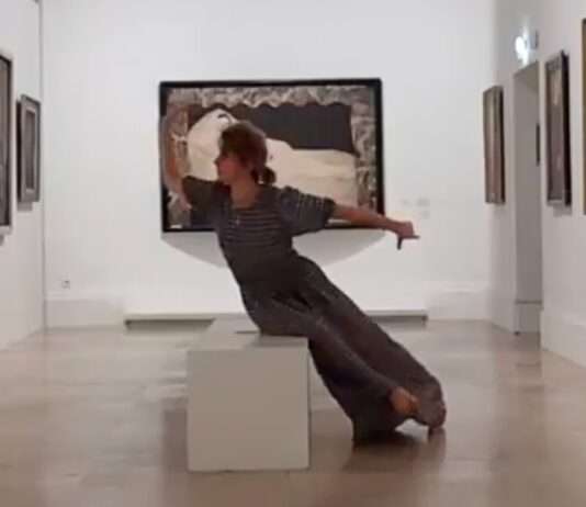 „Tanz gegen die Dunkelheit“ – Eine Minute am Tag als poetischer Widerstand Nadia_Vadori-Gauthier_ScreenX