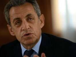 Zwischen Reue und Verteidigungsstrategie: Nicolas Sarkozy im Berufungsprozess Nicolas_Sarkozy_erklärend_Illustration