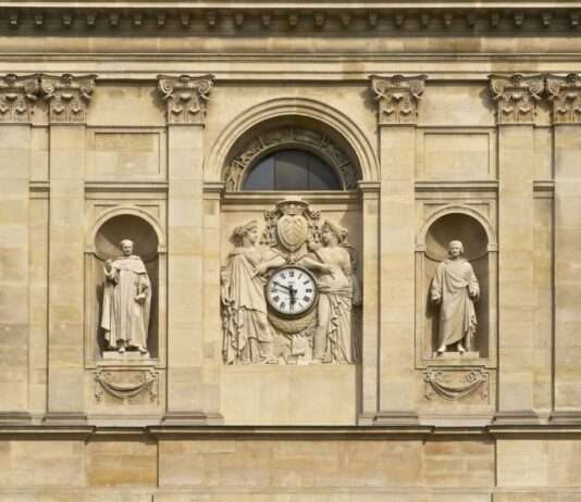 Die Chapelle de la Sorbonne: Ein Stück Frankreich in Miniatur Partie_façade_chapelle_Sorbonne