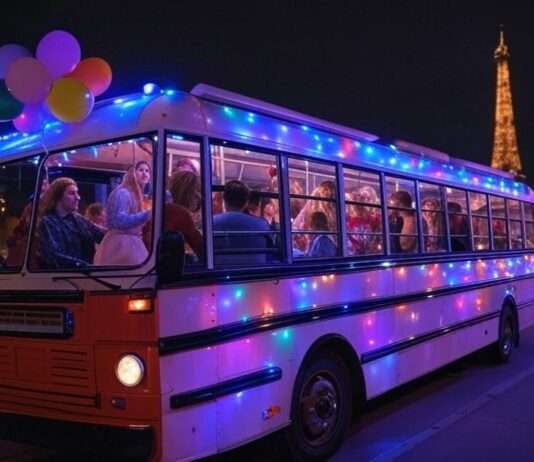 Tanzen oder Dinieren im Bus: Ein Pariser Trend mit Schwung Party-Bus_Paris_Illustration