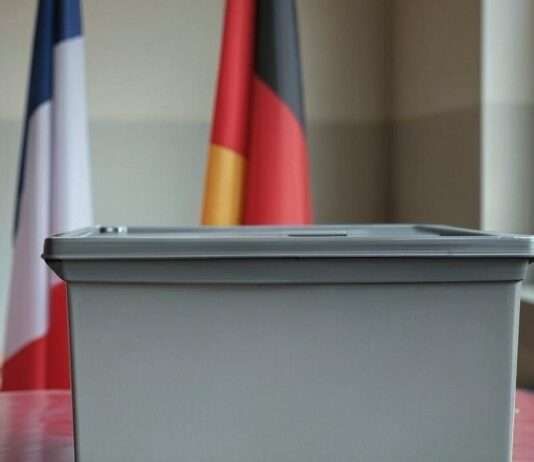 Die Bedeutung von Volksabstimmungen in der modernen Demokratie: Mehr als nur ein politisches Instrument? Referendum_Frankreich_Deutschland_Illustration