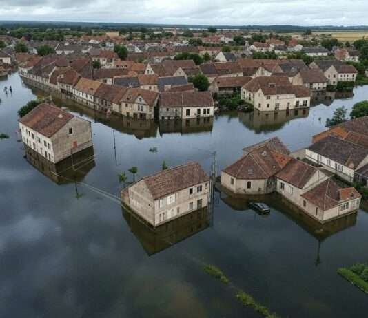 Pont-Réan unter Wasser – Verzweiflung und Durchhaltewillen Überschwemmungen_Bretagne_Illustration