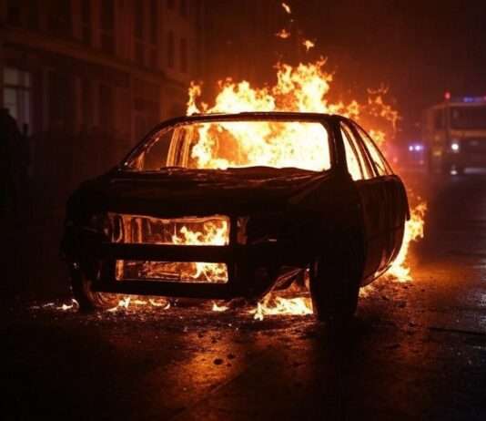 Gewalt in Mâcon: Öffentliche Gebäude beschädigt – Spannungen in den Saugeraies Unruhen_Illustration