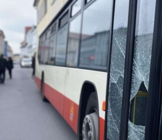 Nantes: Gewalt und Unsicherheit im öffentlichen Nahverkehr Vandalismus_Stadtbus_Illustration