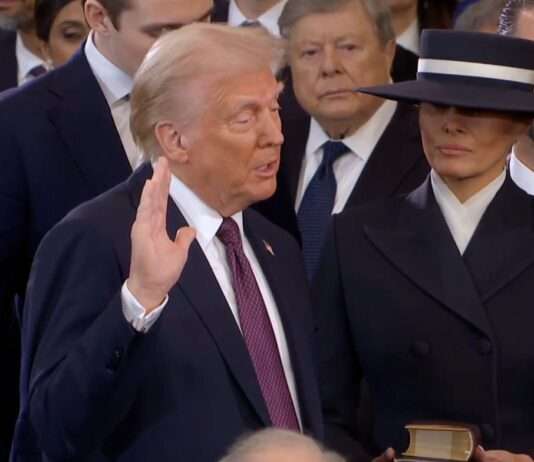 Donald Trump: Das „Goldene Zeitalter Amerikas“ beginnt unter strengen Sicherheitsvorkehrungen Vereidigung_Donald_John_Trump_ScreenX