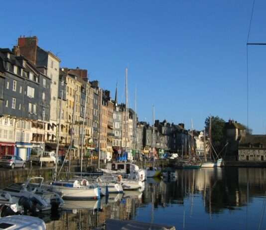Das Geheimnis hinter der Jakobsmuschel: Besuch in der Bucht der Seine Honfleur_Wiki