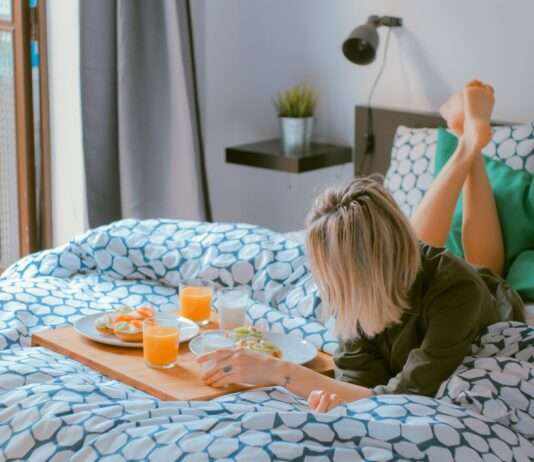 Frauenstreik in Marseille: Zimmermädchen kämpfen für bessere Arbeitsbedingungen Hotelzimmer