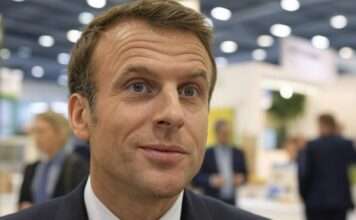 Kräftemessen in Dunkerque – Warum der Boykott der CFDT Emmanuel Macrons Industriepolitik infrage stellt Emmanuel_Macron_Landwirtschaftsmesse_Illustration
