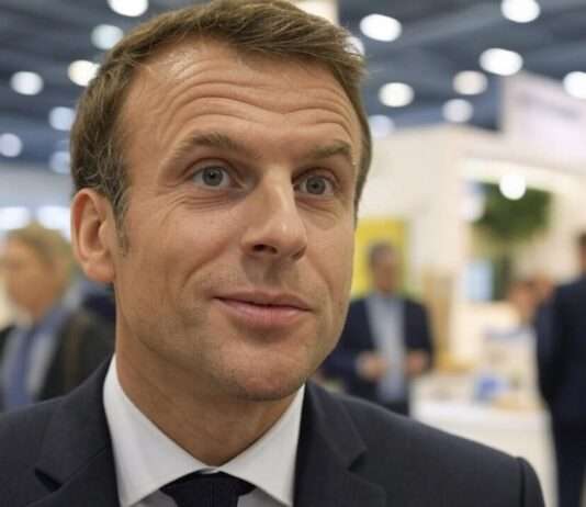 Macron zwischen Freihandel und Agrarprotest: Warum das Mercosur-Abkommen zum Politikum wird Emmanuel_Macron_Landwirtschaftsmesse_Illustration