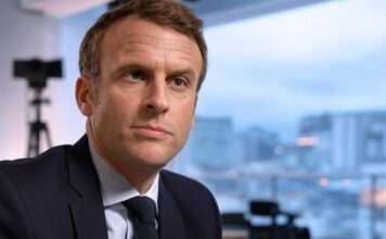 Macrons Personalpolitik: Machtkonsolidierung oder republikanische Routine? Emmanuel_Macron_TV-Studio_Illustration