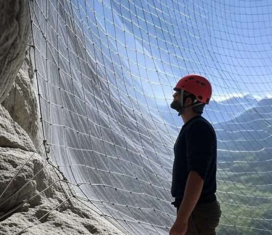 Felsstürze in Savoyen: Wenn die Berge ins Rutschen kommen – und was Gemeinden dagegen tun können Fels_Sicherung_Netz_Illustration