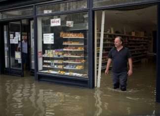 Wenn das Wasser die Haustür versperrt Hochwasser_Geschäft_Zerstörung_Illustration