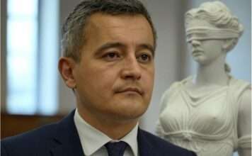 Beschleunigte Gerechtigkeit – oder der stille Abschied vom Strafprozess? Justizminister_Gerald_Darmanin_Illustration