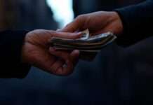 Frankreichs Abstieg im Korruptionsranking: Ein Warnsignal für die Demokratie Korruption_Illustration