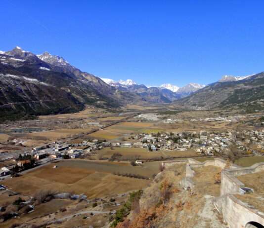 Mont-Dauphin – Das Fort, das nie fiel und immer neu erblüht Mont-Dauphin_Wiki