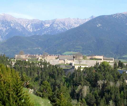 Die katalanischen Pyrenäen – Natur, Geschichte und unvergessliche Erlebnisse Mont-Louis_Citadelle_vue_nord