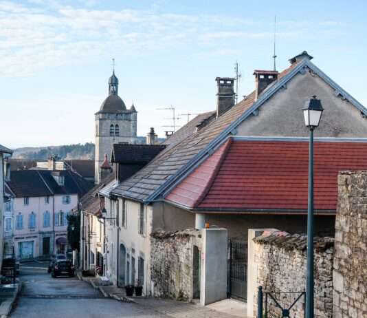 Auf den Spuren des Filmdramas „Könige des Sommers“ Orgelet_Wikipedia