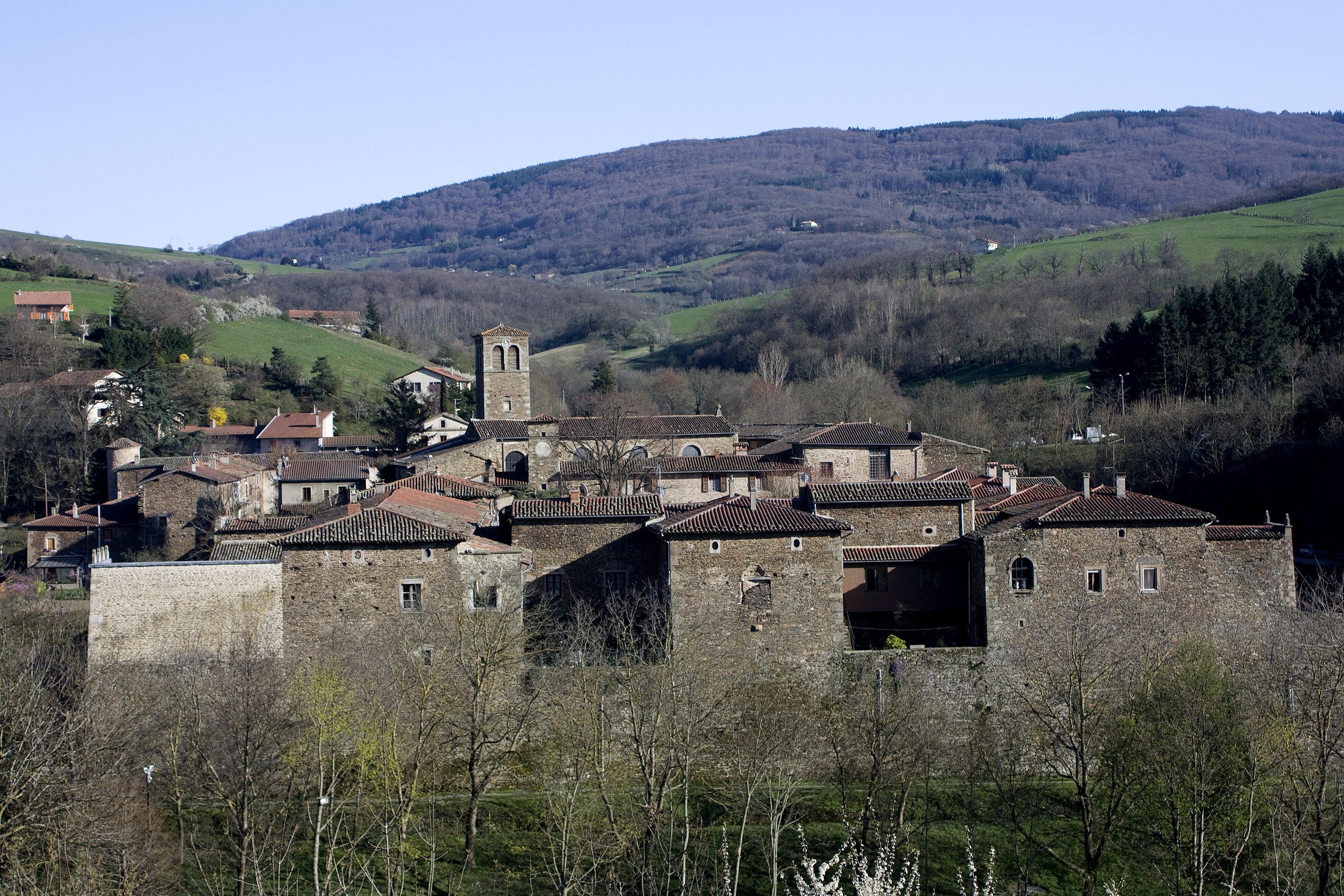 Sainte-Croix-en-Jarez: Ein Dorf im Kloster – Leben in mittelalterlichen Mauern