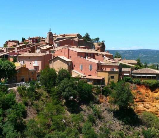 Roussillon – Das farbenfrohe Herz der Provence Roussillon_(Vaucluse)