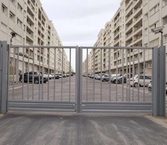 Marseille: Wenn Stadtviertel sich abschotten – Schutz oder Spaltung? Sicherheit_Wohngebiete_Marseille_Illustration