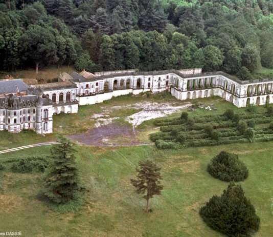Château de la Mercerie – Das kleine Versailles der Charente Vue_aérienne_château_de_La_Mercerie_-_vue_générale-1