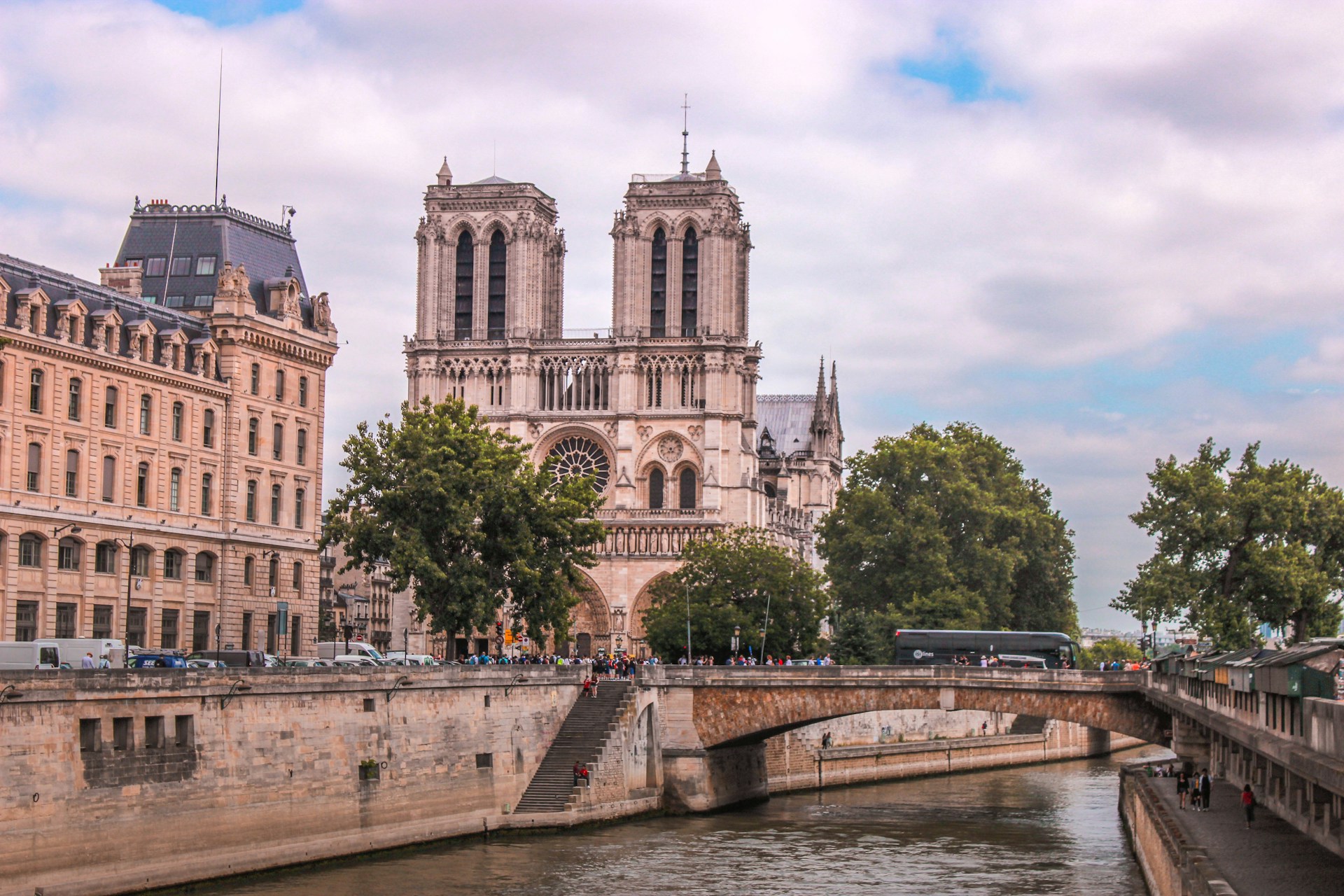 Notre-Dame de Paris: Besucheransturm nach Wiedereröffnung – 1,6 Millionen Gäste seit Dezember